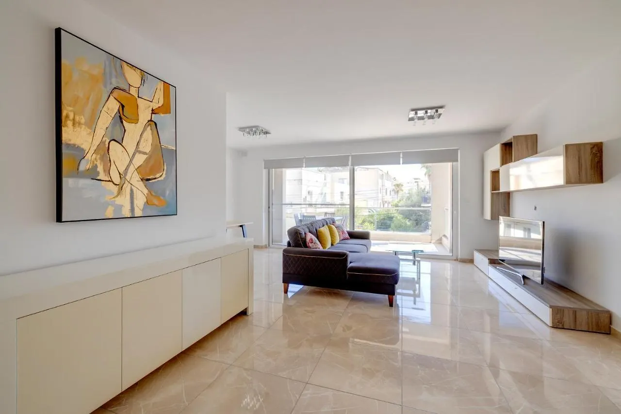 Marvellous 3Br Apartment In Central St Julians San Giuliano Malta
